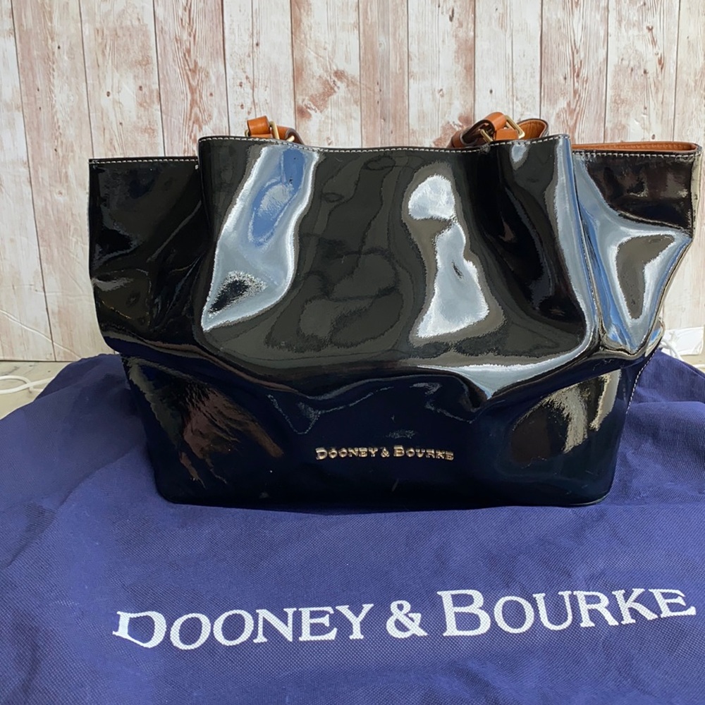Dooney & Bourke City Flynn black patent leather